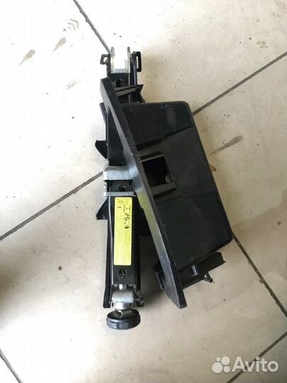 Домкрат Audi A4 cdnf 2010