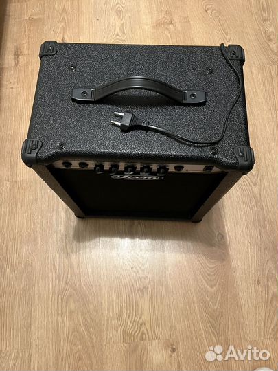 Комбоусилитель для бас гитары