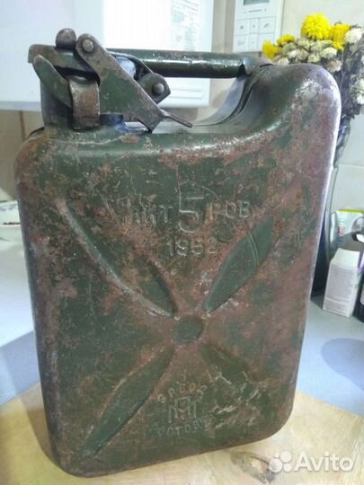 Канистра металлическая 5-литровая аж 1952-ого года