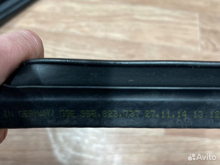 Уплотнитель двери задней porsche macan LR