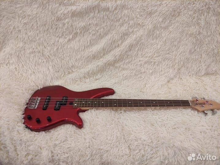 Бас гитара yamaha