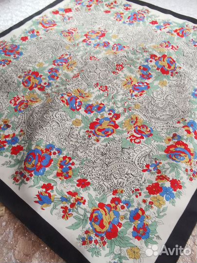 Винтажный красивый платок Италия