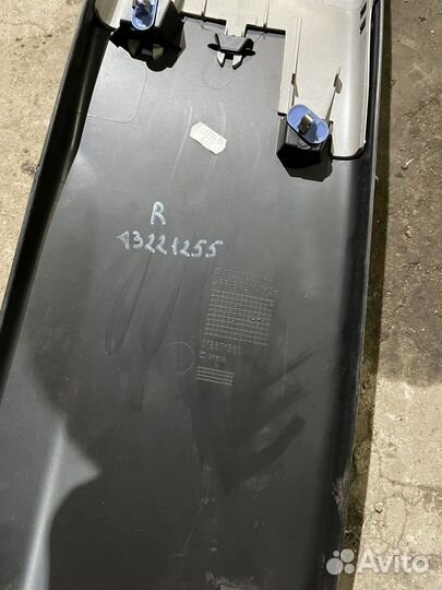 Обшивка средней стойки правая Опель Инсигния