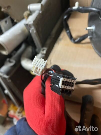 Правое зеркало Chevrolet Tahoe 3