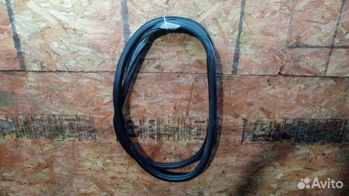 Уплотнитель проема двери передний правый