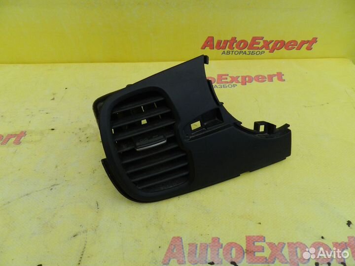 Дефлектор торпедо левый Kia Rio 4 FB