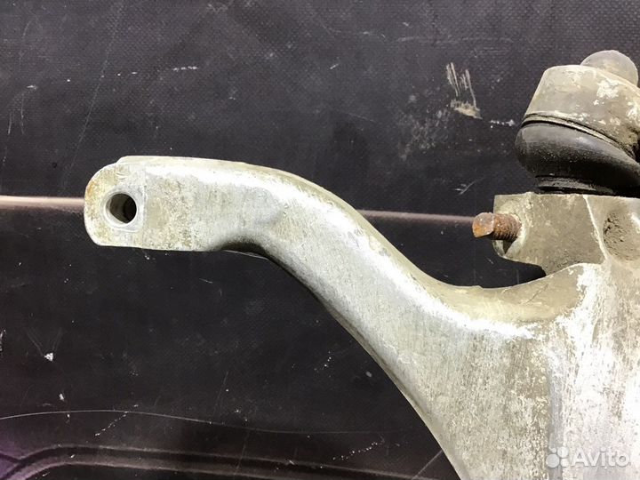 Кулак левый передний Audi A8 D3