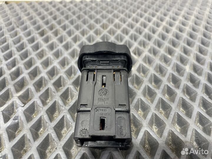 Кнопка аварийной сигнализации Nissan Almera (G15) 2013-2018