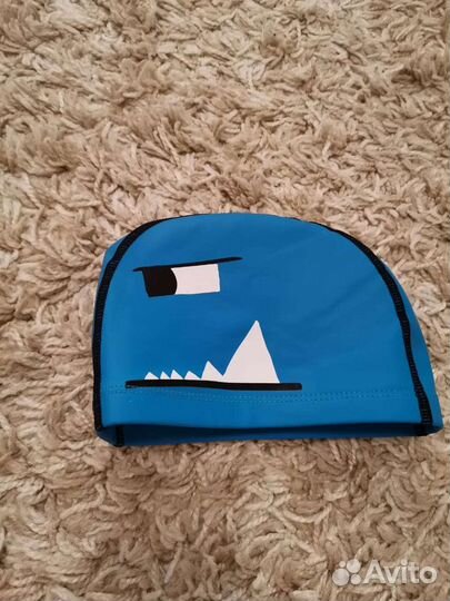 Шапочка для плавания в бассейне