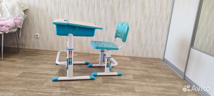 Fundesk Capri растущая детская парта и стул