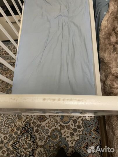 Детская кроватка с маятником