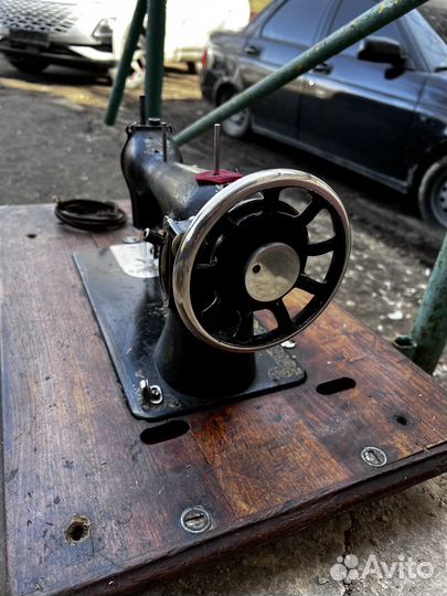 Швейная машинка зингер ножная