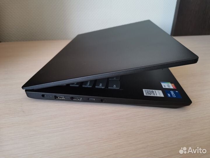 Ультрабук Lenovo