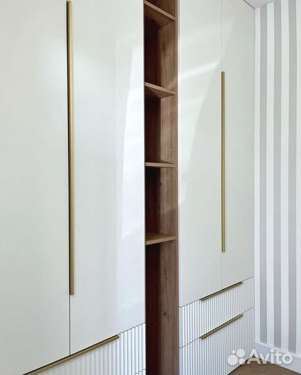 Шкаф белый до потолка на заказ