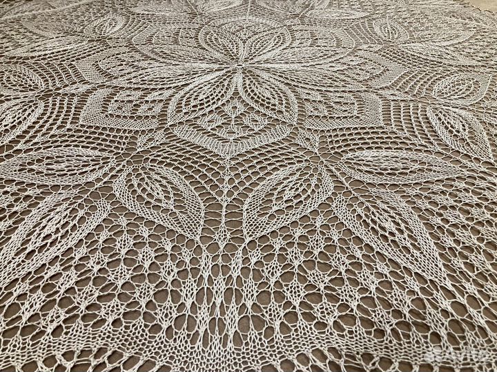 Скатерть вязаная, круглая, кружевная