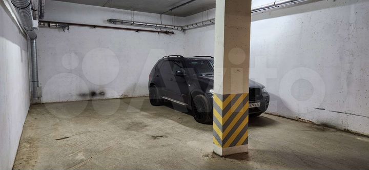 Машиноместо, > 30 м²