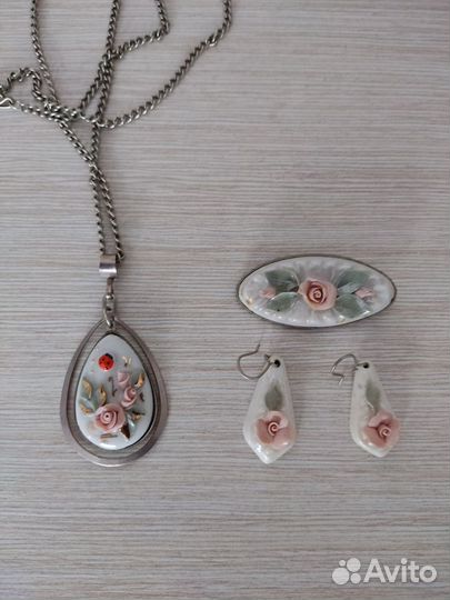 Винтажные украшения финифть,фарфор,натуральные кам