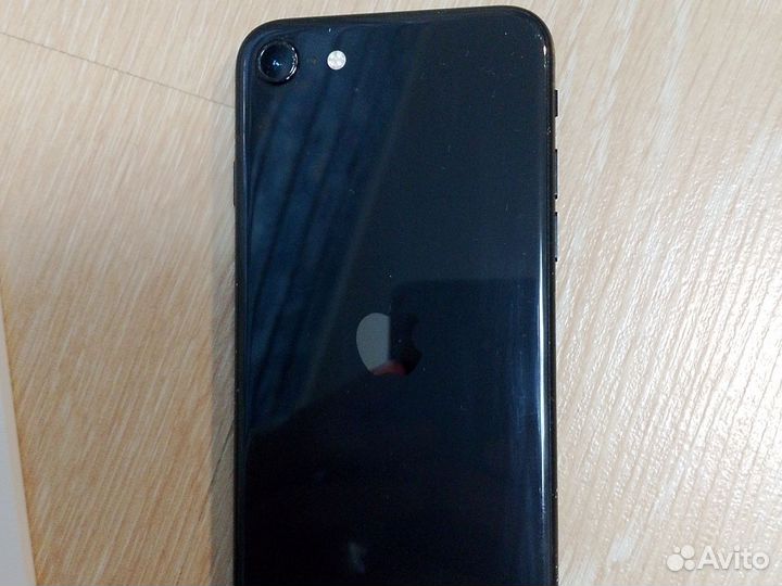 iPhone SE, 128 ГБ