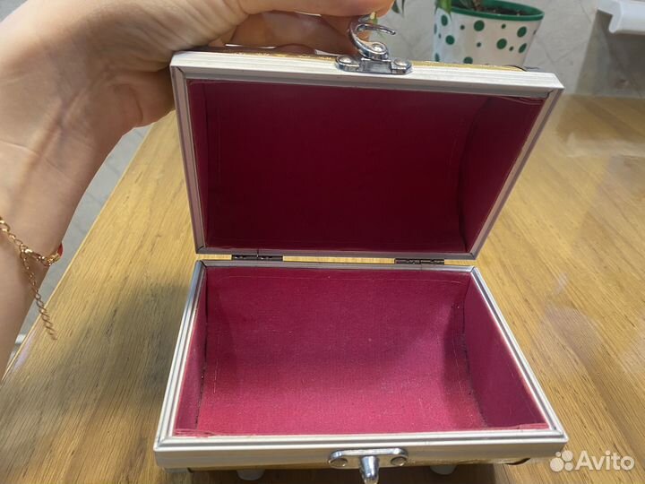 Шкатулка для украшений