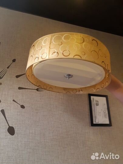 Продам люстру