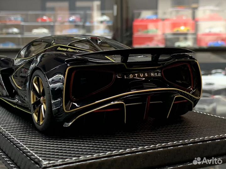 Lotus Emira 1:18 скоро