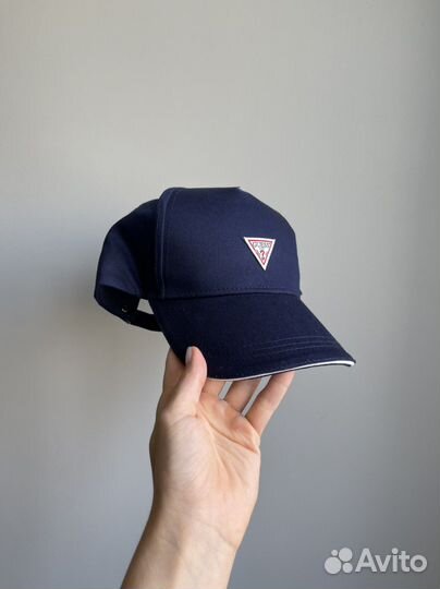 Бейсболка Guess