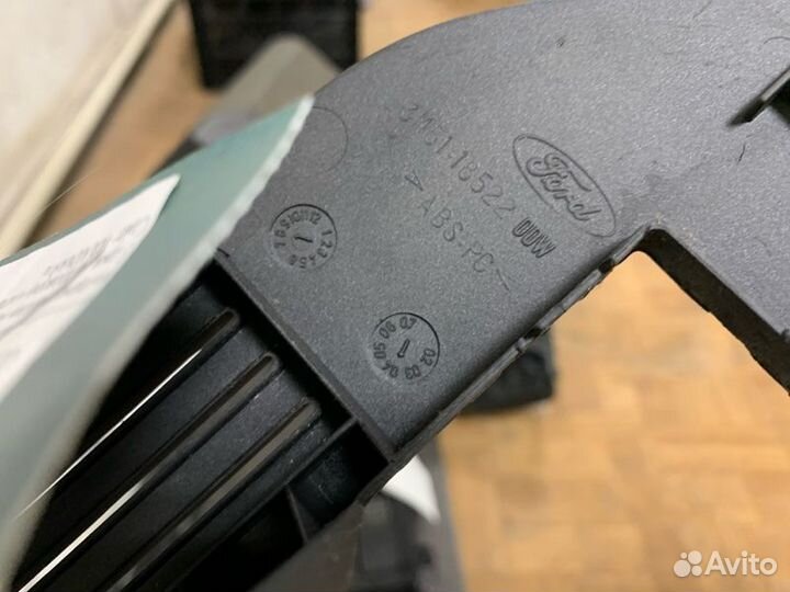 Рамка магнитолы Ford C-Max 2003-2010 минивэн 2