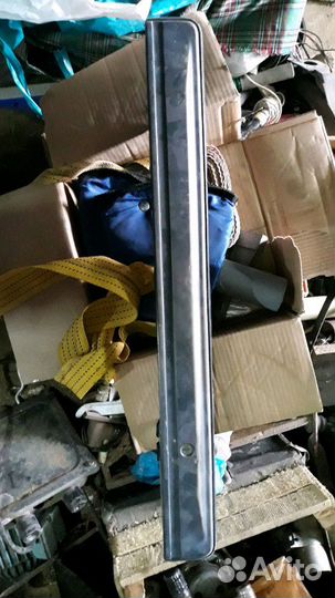 Ручка пятой двери с накладкой nissan urvan e24
