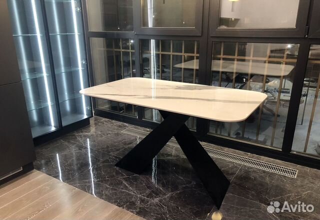 Стол из керамогранита