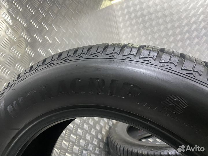 Goodyear UltraGrip 8 Performance 215/60 R17 98H