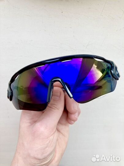 Спортивные солнцезащитные очки чёрные