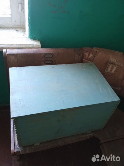 Деревянный ящик с крышкой