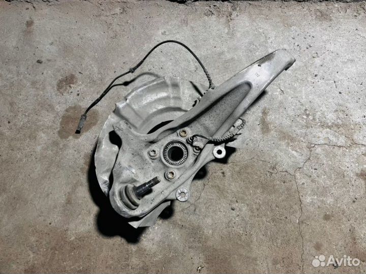 Кулак поворотный задний правый Bmw 7 F02 N63B44A