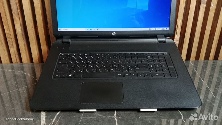 Ноутбук HP 17-p104ur на SSD