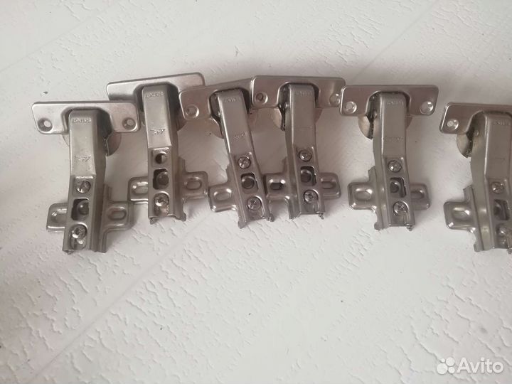 Петли для дверей