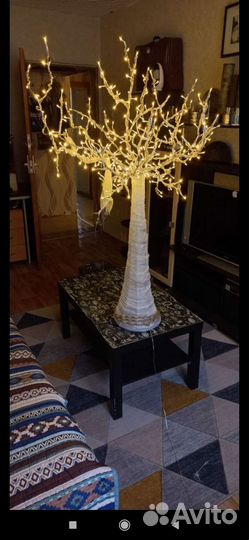 Искуственное дерево,с огоньками LED