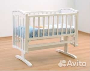 Продам кроватку с маятником