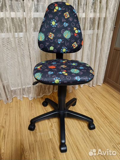 Продам компьютерный стул для школьника