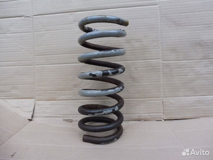 Передняя пружина на ваз-2121,2131 штатная