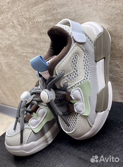 Кроссовки детские новые