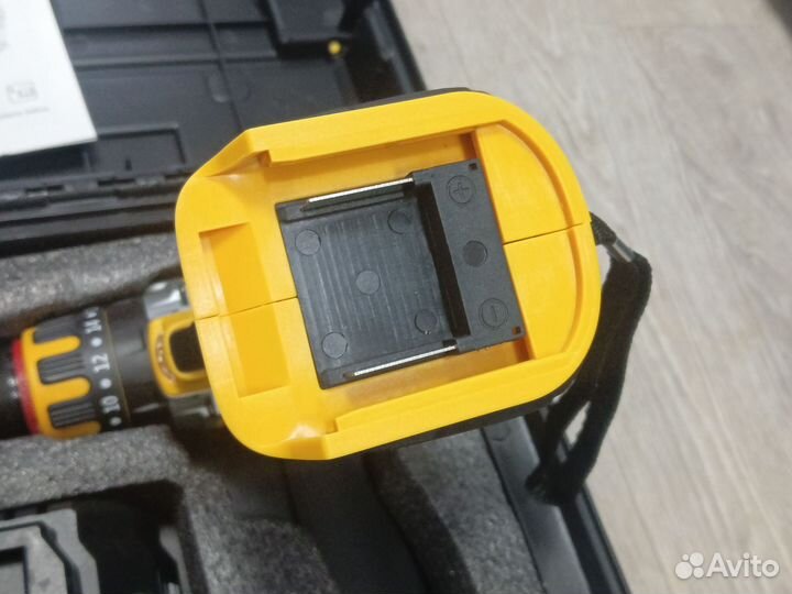 Аккумуляторная дрель шуруповерт dewalt