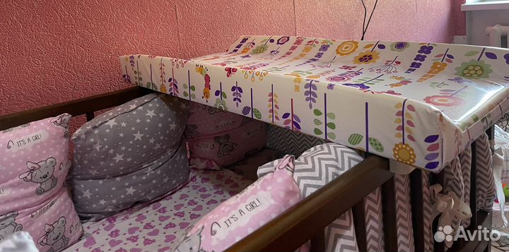 Пеленальная доска на кроватку