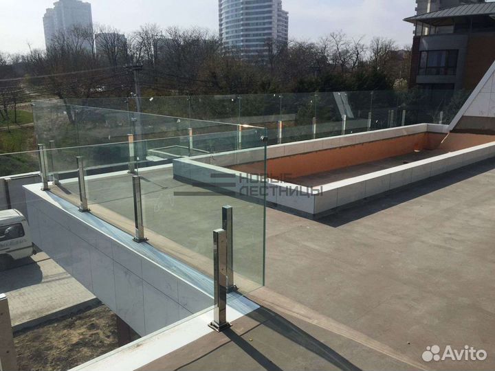 Ограждение из стекла для балкона