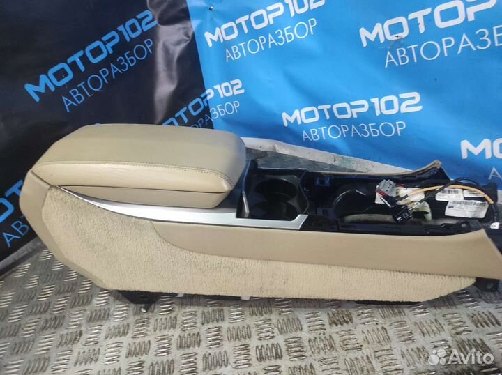 Подлокотник Cadillac CTS 2