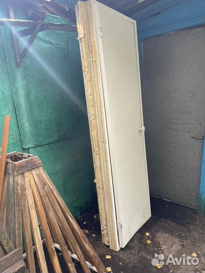 Дверь бу деревянная 60