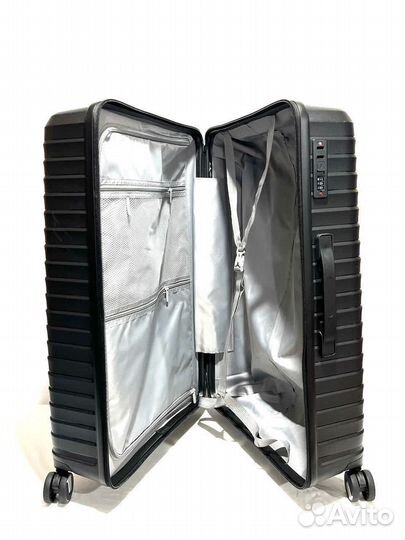 Чемодан из полипропилена черный