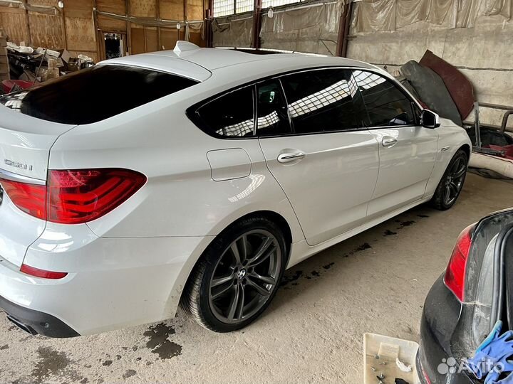 В разборе bmw 5gt f07 n63 M пакет