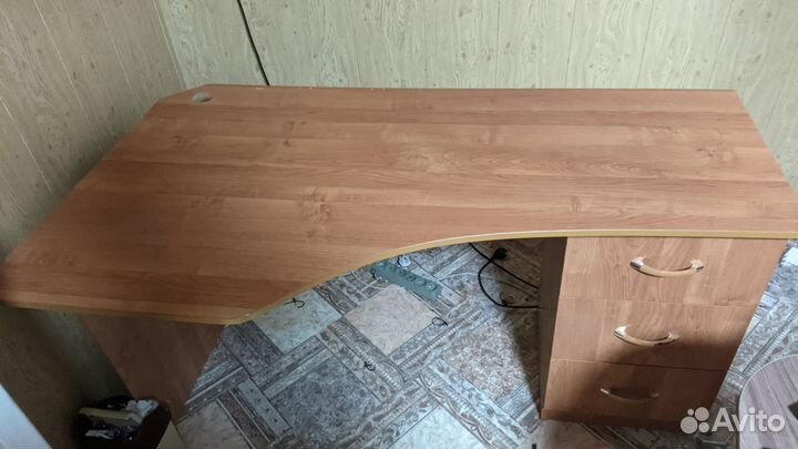 Компьютерный стол