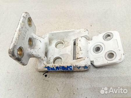 Петля двери багажника