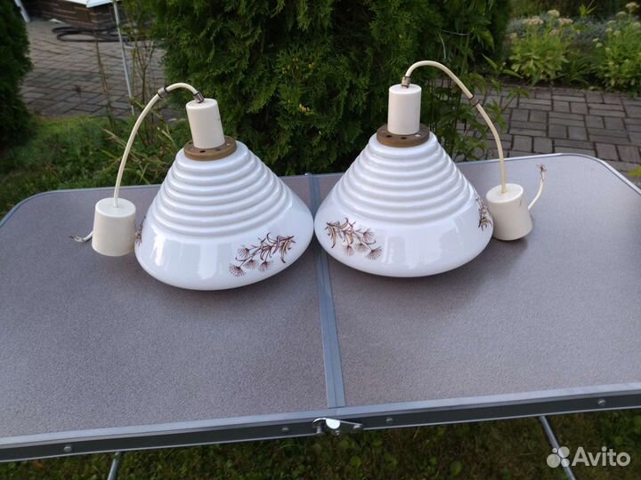 Две одинаковые люстры